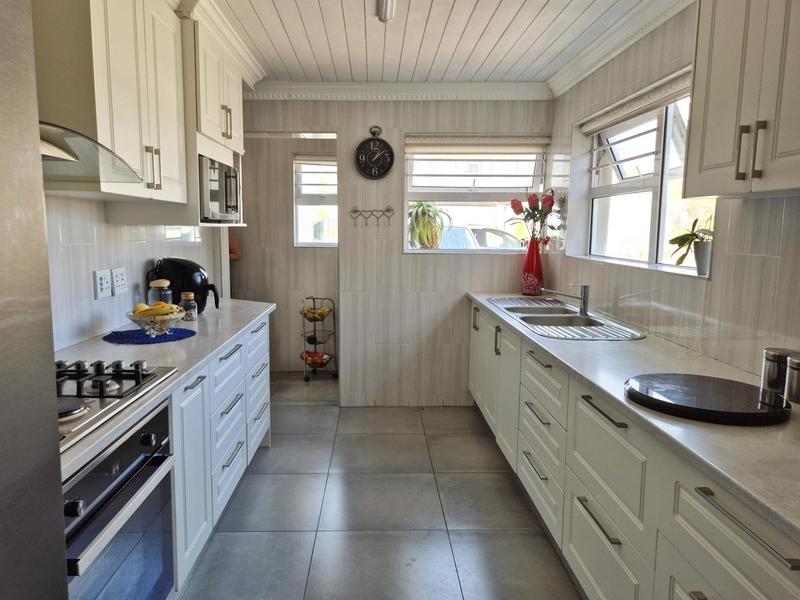 7 Bedroom Property for Sale in De Kelders Western Cape